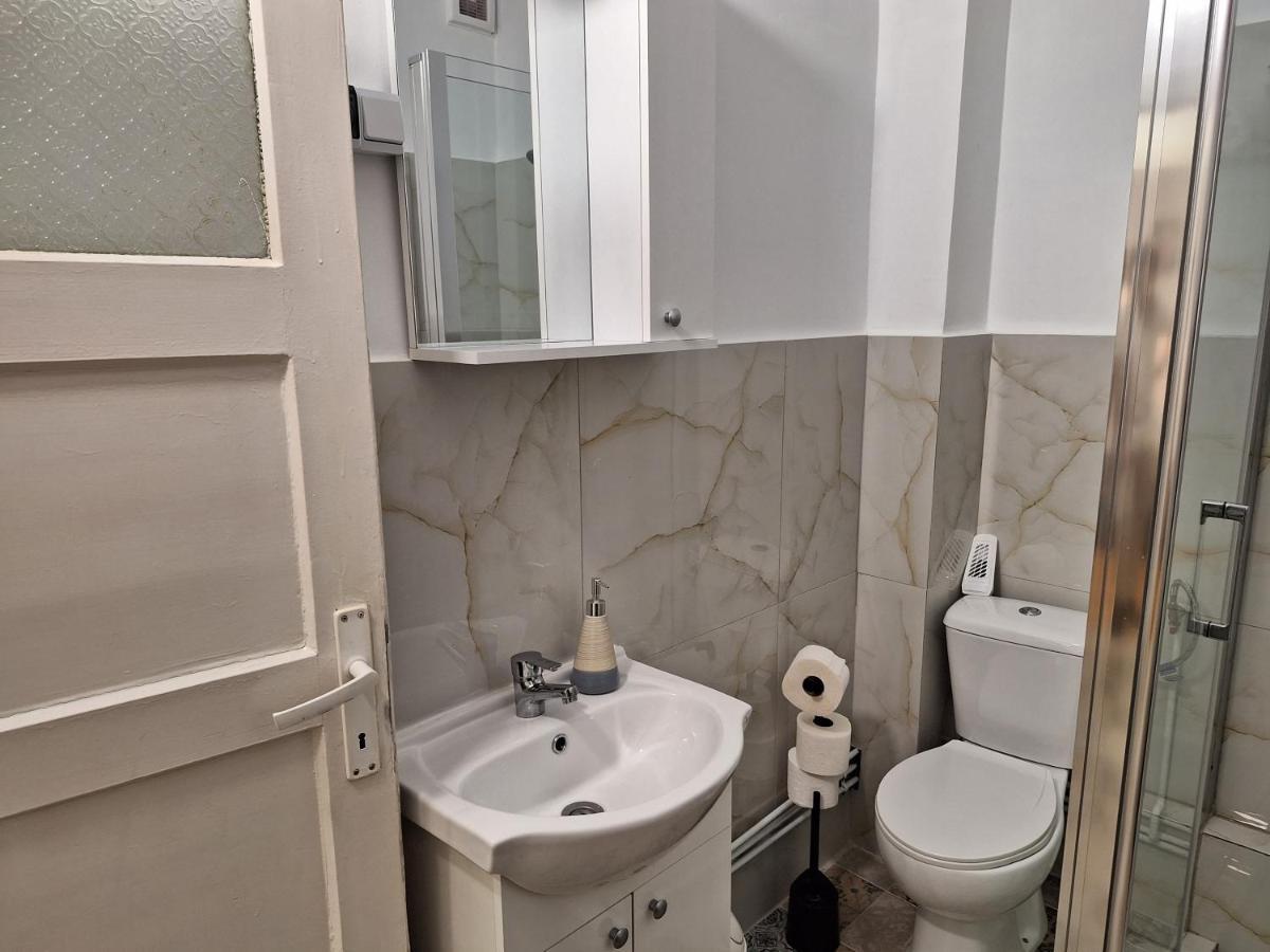 Black Eagle Central Unirii Square, 2 King Size Bedrooms, Free Private Parking Oradea Exterior foto