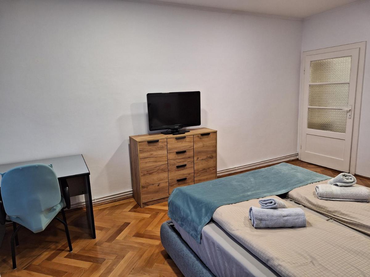 Black Eagle Central Unirii Square, 2 King Size Bedrooms, Free Private Parking Oradea Exterior foto
